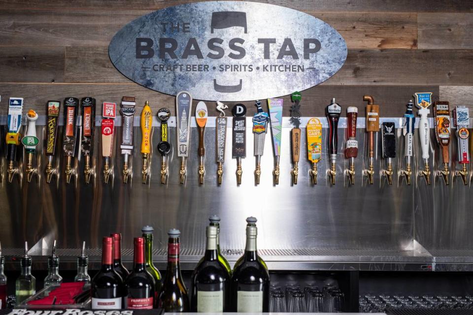 The Brass Tap announced this week that Tim Dean and Kimberly Button have signed a five-year agreement to open franchises in Lakewood Ranch, Parrish, Ruskin, Sarasota and Wimauma.