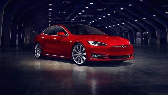 IIHS said the Model S in both tests fell short of the top rating because the safety belt did not sufficiently restrain the driver in the crash