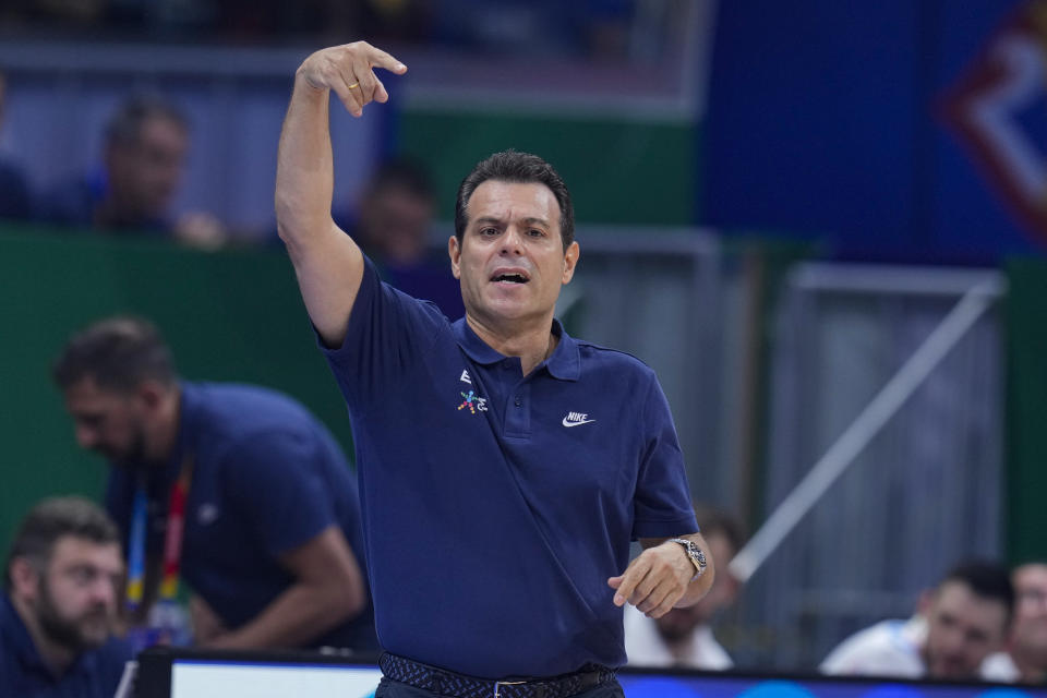 Greece head coach Dimitrios Itoudis cals a play for his team during the first half of a Basketball World Cup group C match against the United States in Manila, Philippines Monday, Aug. 28, 2023.(AP Photo/Michael Conroy)