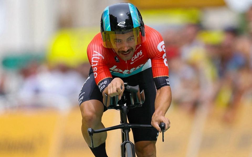 Victor Campenaerts finishes the time trial