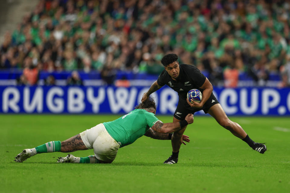 Ireland's Andrew Porter, left, and New Zealand's Leceister Fainga'anuku challenge for the ball during the Rugby World Cup quarterfinal match between Ireland and New Zealand at the Stade de France in Saint-Denis, near Paris, Saturday, Oct. 14, 2023. (AP Photo/Aurelien Morissard)