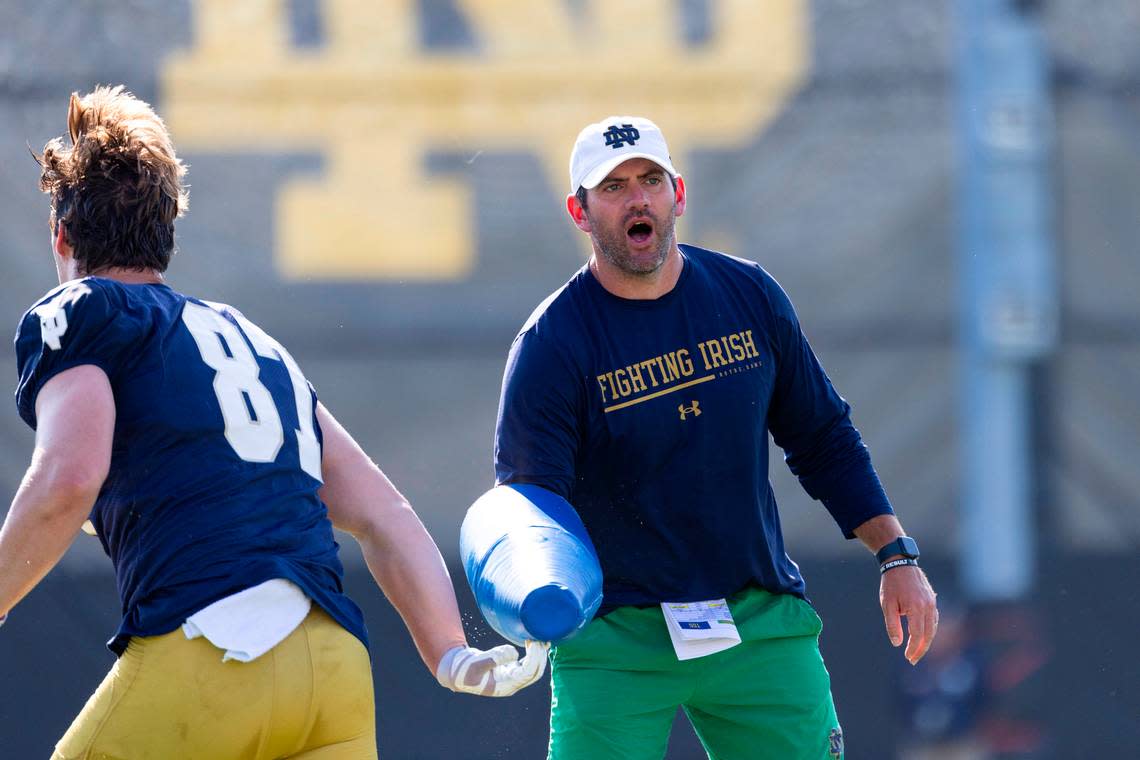 Troy has hired Notre Dame offensive coordinator Gerad Parker as Jon Sumrall’s replacement as Trojans head coach. A Lawrence County product, Parker lettered as a Kentucky Wildcats wide receiver in 2001, 2002, 2003 and 2004. Jeffrey Myers/Fighting Irish Media