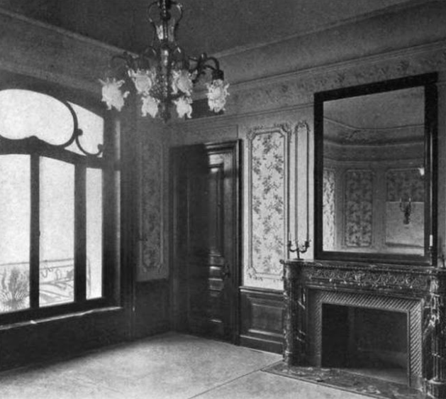 A Louis XVI corner suite at the St. Regis, shown in 1904. The Paleys rented one of these apartments for decades. Author’s collection.