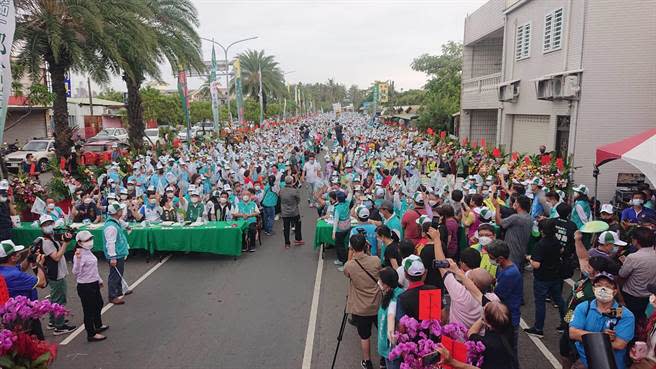 台南市議長郭信良競選總部成立造勢場吸引約7000人到場支持。（程炳璋攝）