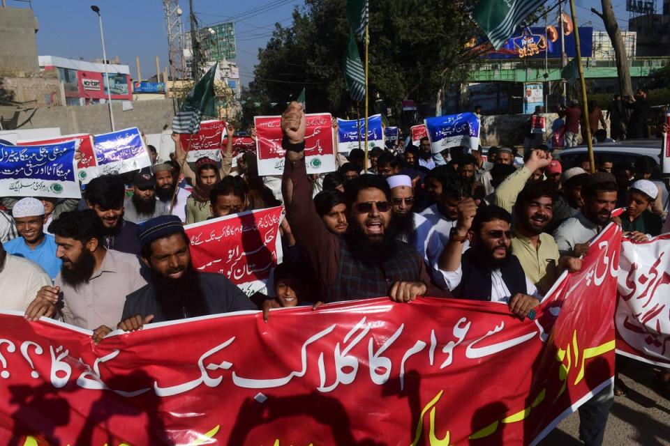 Activists of Pakistan Markazi Muslim League (PMML) carry placards and chant anti-government slogans during a protest against the inflation and price hike in commodity items and oil products, in Karachi on 17 February 2023 (AFP via Getty Images)
