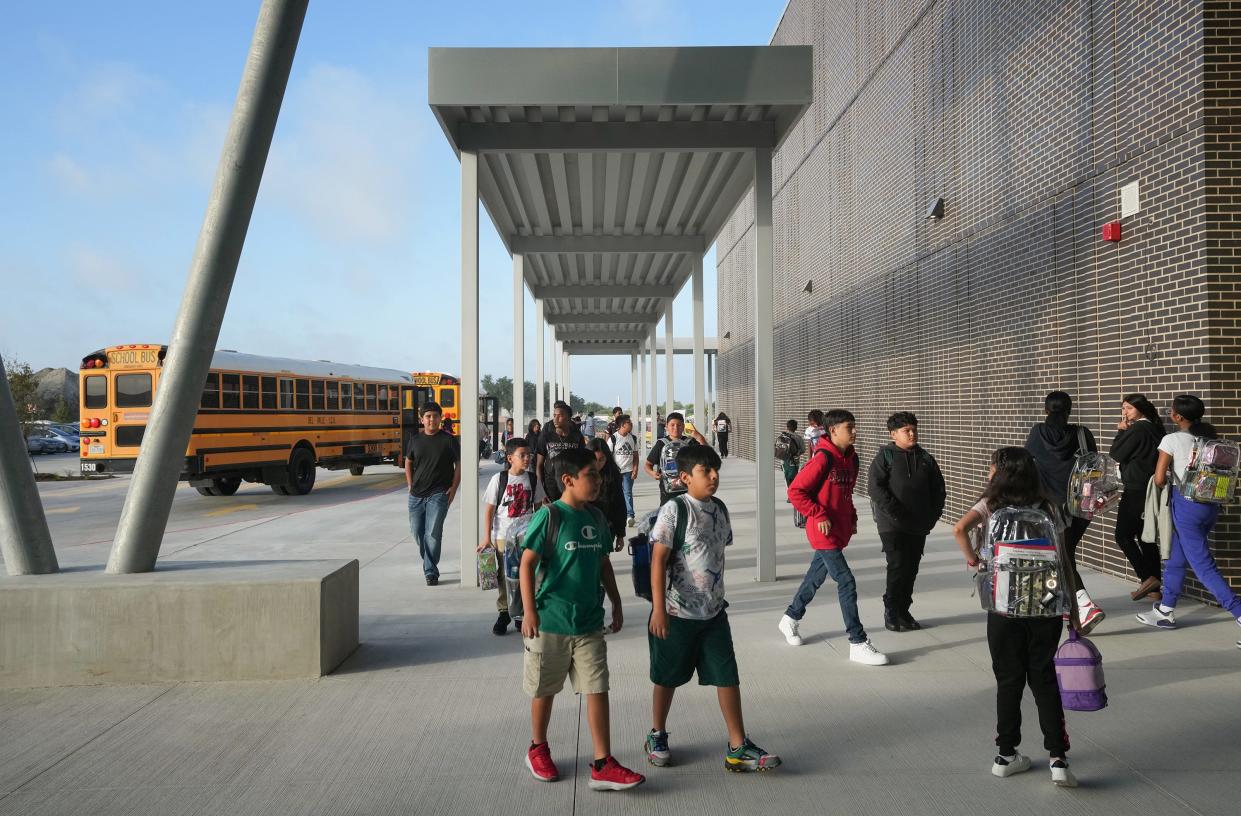 Students arrive Aug. 9 for the first day of school at Del Valle Middle School. The Del Valle district has named Jonathan Harris as its acting superintendent while it searches for a permanent chief administrator.
