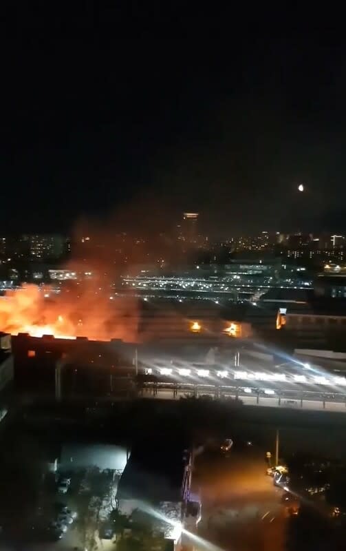 近期莫斯科列寧格勒火車站的倉庫再次起火。很有可能是烏克蘭無人機所為。   圖：翻攝自 Igor Sushko X（前推特）帳號