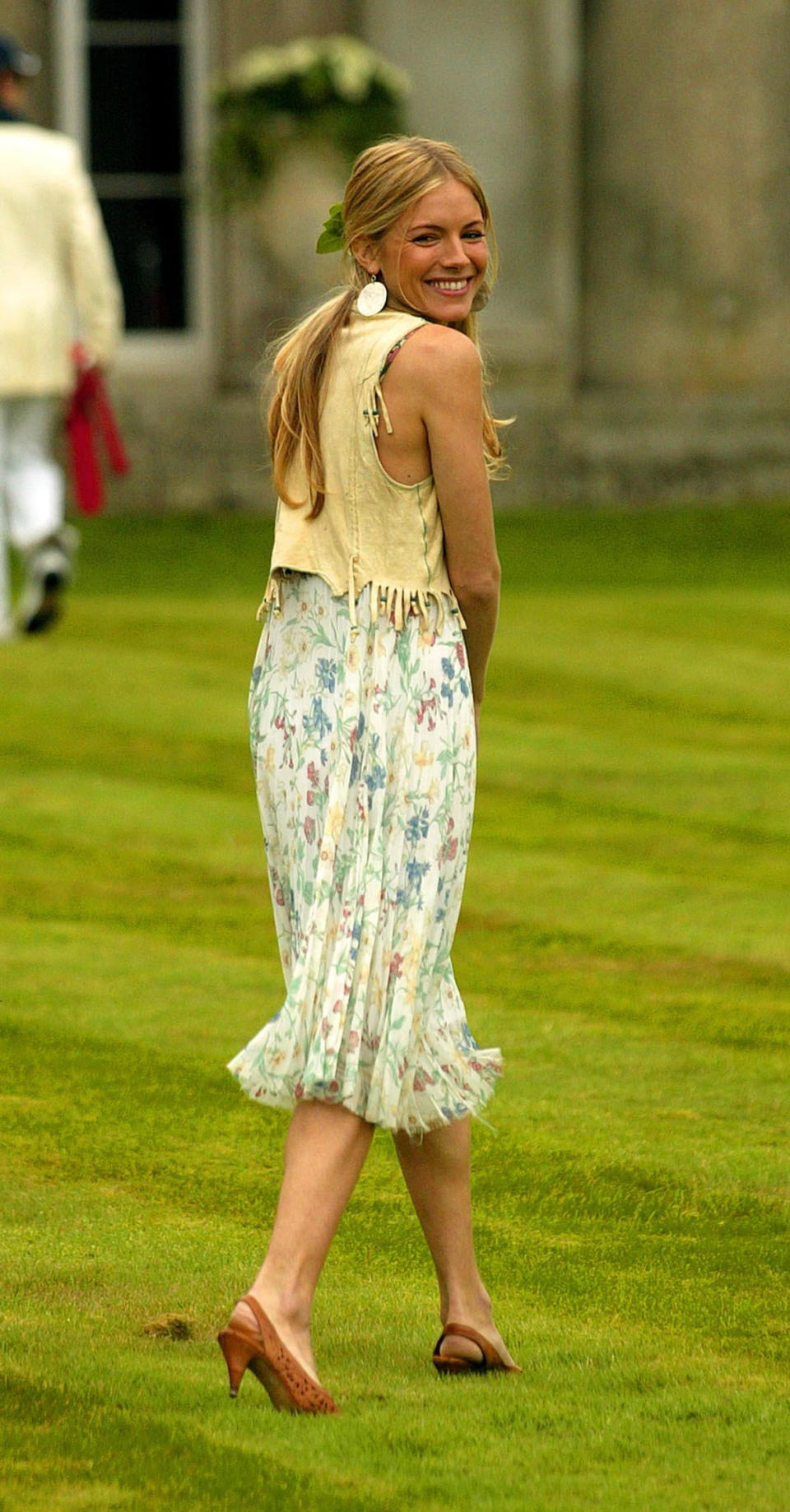 Actress Sienna Miller arrives for her sister Savannah's wedding at Buckland House near Okehampton, Devon, Saturday September 24, 2005. PRESS ASSOCIATION Photo. Photo credit should read: Chris Ison/PA   (Photo by Chris Ison - PA Images/PA Images via Getty Images)