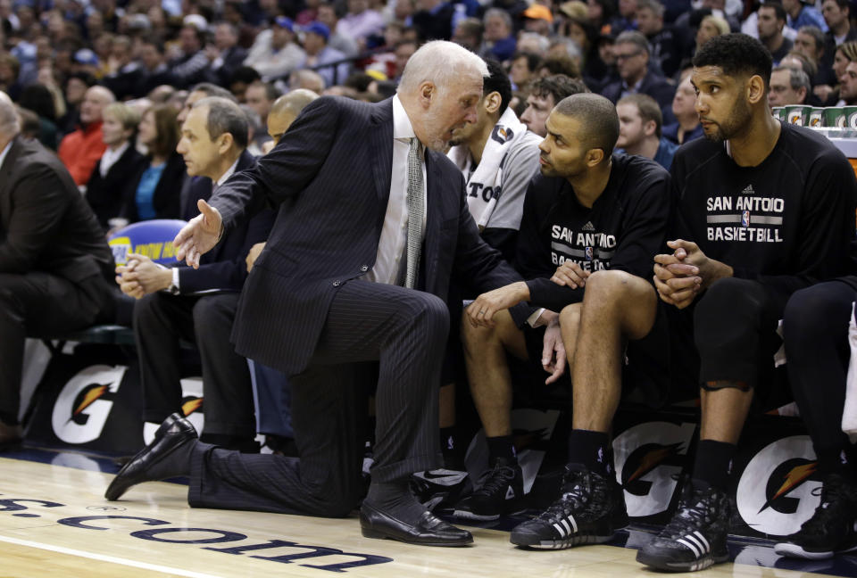San Antonio Spurs head coach Gregg Popovich talks with Tony Parker as Tim Duncan watches the game  in 2015. (AP Photo/Darron Cummings)