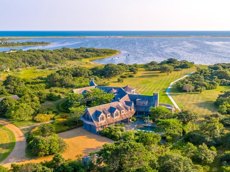 obama martha vineyard house