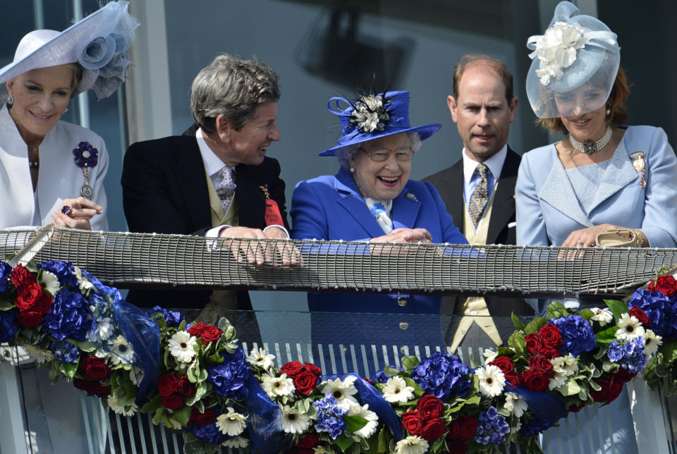 Britain's Queen Elizabeth smiles after the Derby horse race at the Epsom Derby festival in Epsom, southwest of London June 2, 2012 during her Diamond Jubilee celebrations. Queen Elizabeth gets four days of celebrations to mark her 60 years on the British throne under way on Saturday with one of her favourite pastimes, a trip to the horse races, as tributes to the long-serving monarch pour in. REUTERS/Toby Melville       (BRITAIN - Tags: SPORT HORSE RACING ROYALS TPX IMAGES OF THE DAY)