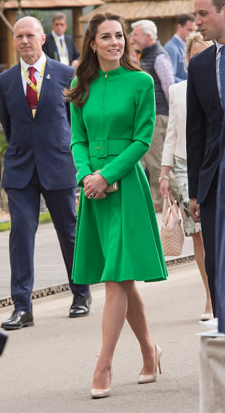  Le 23 mai 2016, la voilà prise en flagrant délit de recyclage ! Ce n’était pas la première fois qu’elle avait sa robe verte portée cette fois-ci pour l’exposition florale de Chelsea.