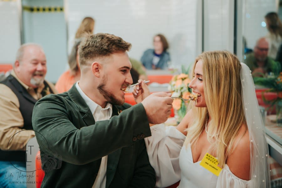 <em>Newlyweds Mary Cate and Eli Holbrook held their wedding reception at a Waffle House in Lebanon, Tennessee. (Courtesy: Jessica Hamblen with Life Through a Lens via NewsNation.)</em>
