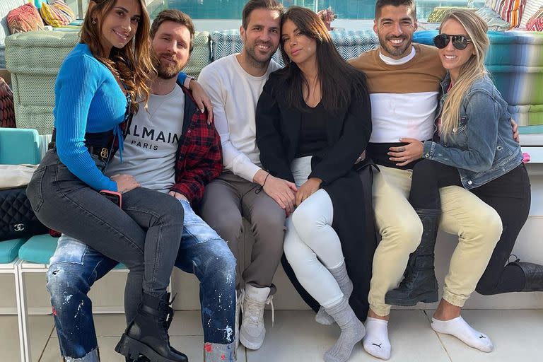 Íntimos amigos, Anto Roccuzzo, Leo Messi, Cesc Fabregas, Daniela Semaan, Luis Suárez y Sofía Balbi