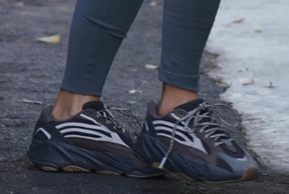 kim kardashian, yeezy boost 700 v2 geode, sneakers, gray, on feet