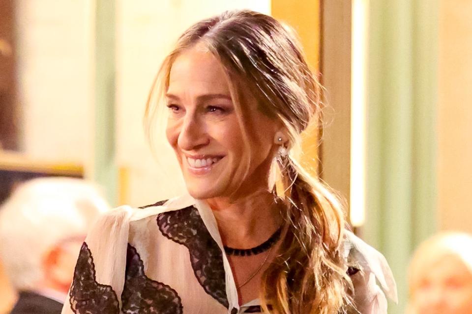 Sarah Jessica Parker, Dior, Christian Louboutin, Duchessa Gardini, pumps, purple pumps, pointed-toe pumps, crystal pumps, Jon Tenney