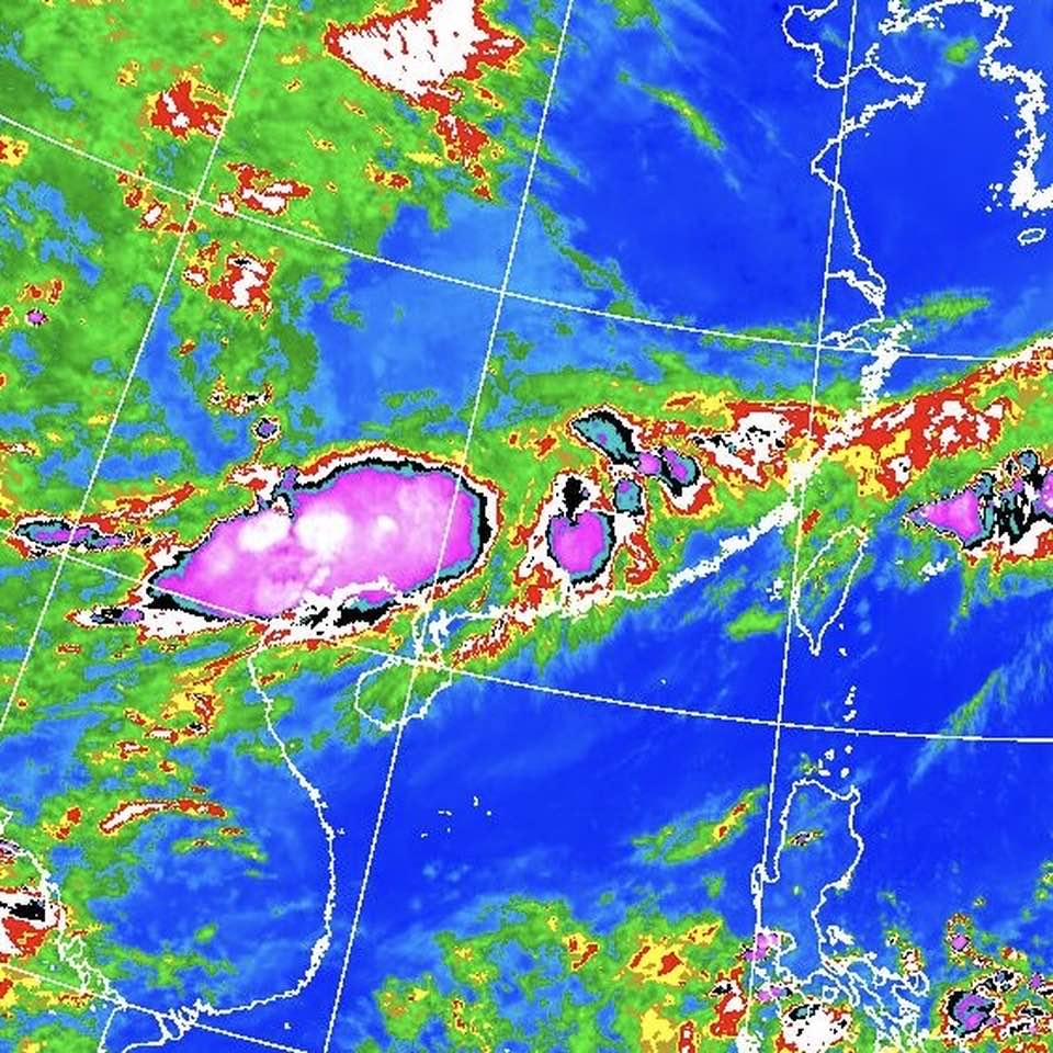  「致災強雨彈」就在台灣旁！鄭明典示警「一片紫500公里」網嚇壞：別來