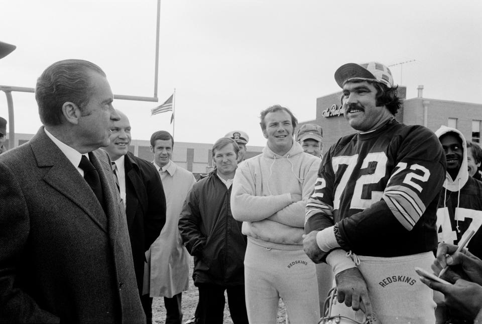 President Richard Nixon visited with the Washington Redskins in 1971, talking with defensive tackle Diron Talbert as quarterback Sam Wyche looks on. (Photo by Nate Fine/Getty Images)