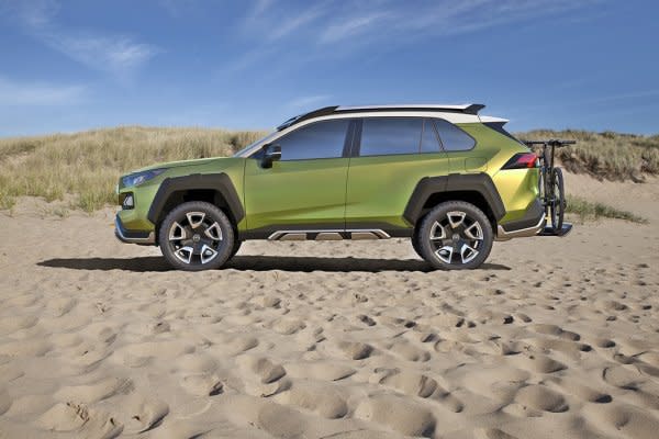 TOYOTA高人氣SUV休旅RAV4全新一代新車路試間諜照流出