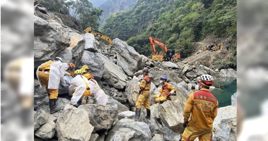 搜救大隊連日搜索，今日又再度破獲多具遺體。（圖／搜救隊提供）