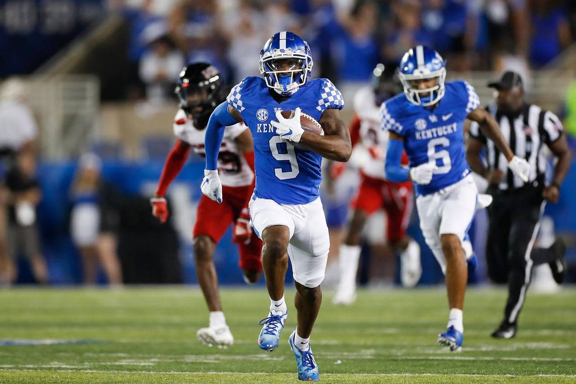 Kentucky wide receiver Tayvion Robinson (9) scored touchdowns on receptions of 69 and 40 yards on Saturday night.