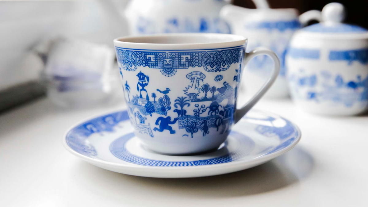 Blue Willow Dishes, Unique Teapot, Delft Blue, Calamityware :Things Could Be Worse Porcelain Chinaware, Antique Art Mugs, Teapot+Sugar & Creamer+2