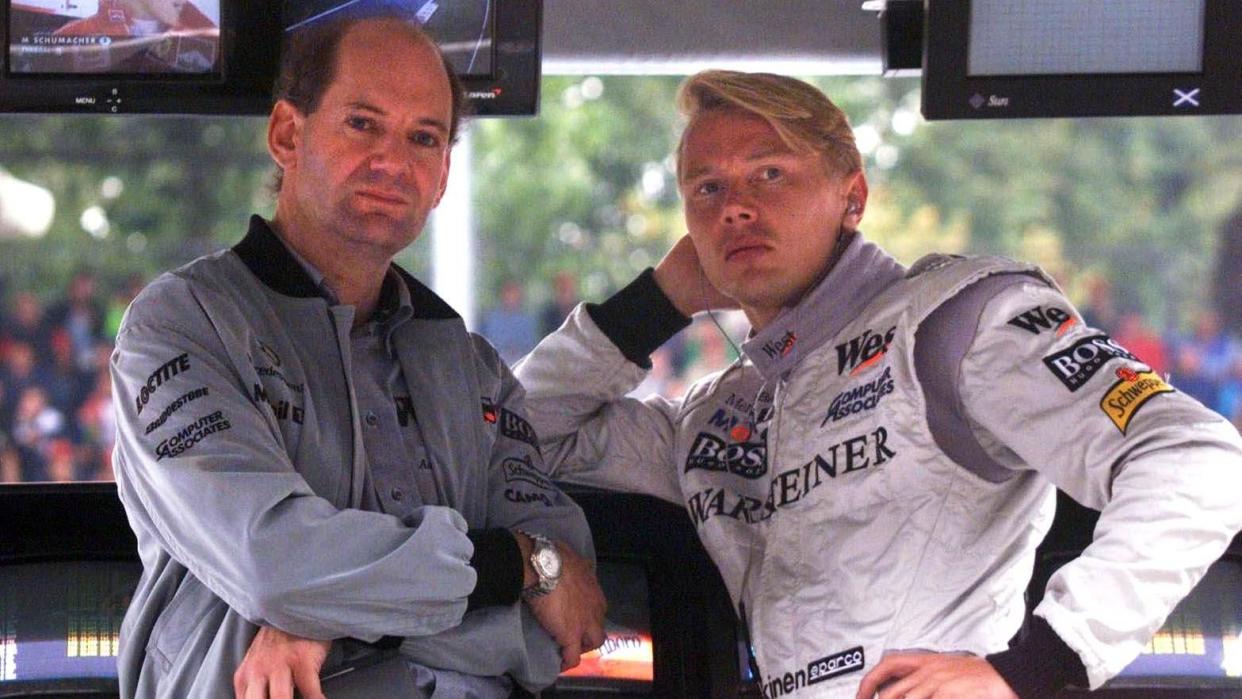 Adrian Newey stands with Mika Hakkinen