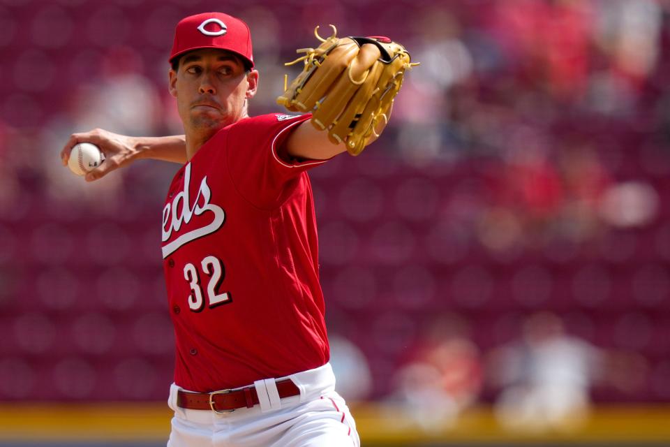 Cincinnati Reds relief pitcher Luke Farrell (32) delivers in the ninth inning of a baseball game against the Pittsburgh Pirates, Wednesday, Sept. 14, 2022, at Great American Ball Park in Cincinnati. 