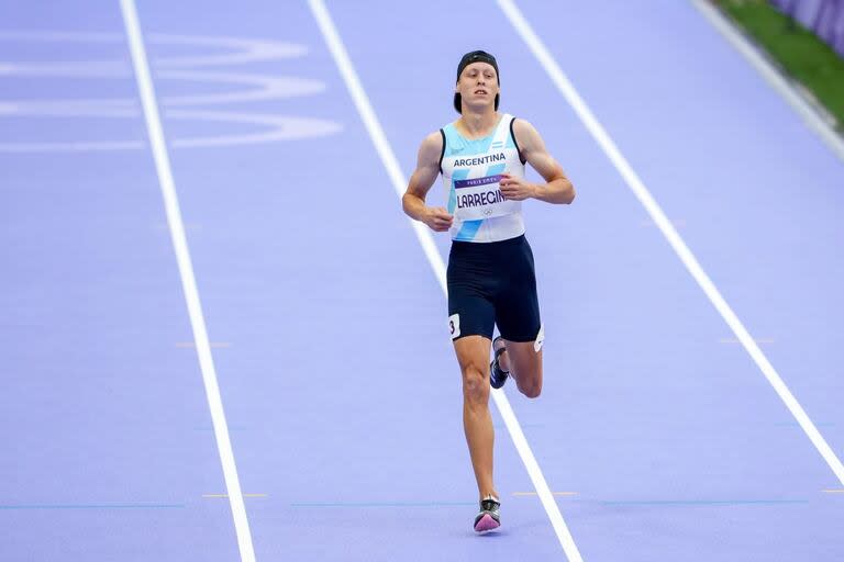 Elián Larregina ganó la repesca e ingresó en las semifinales de los 400m masculinos