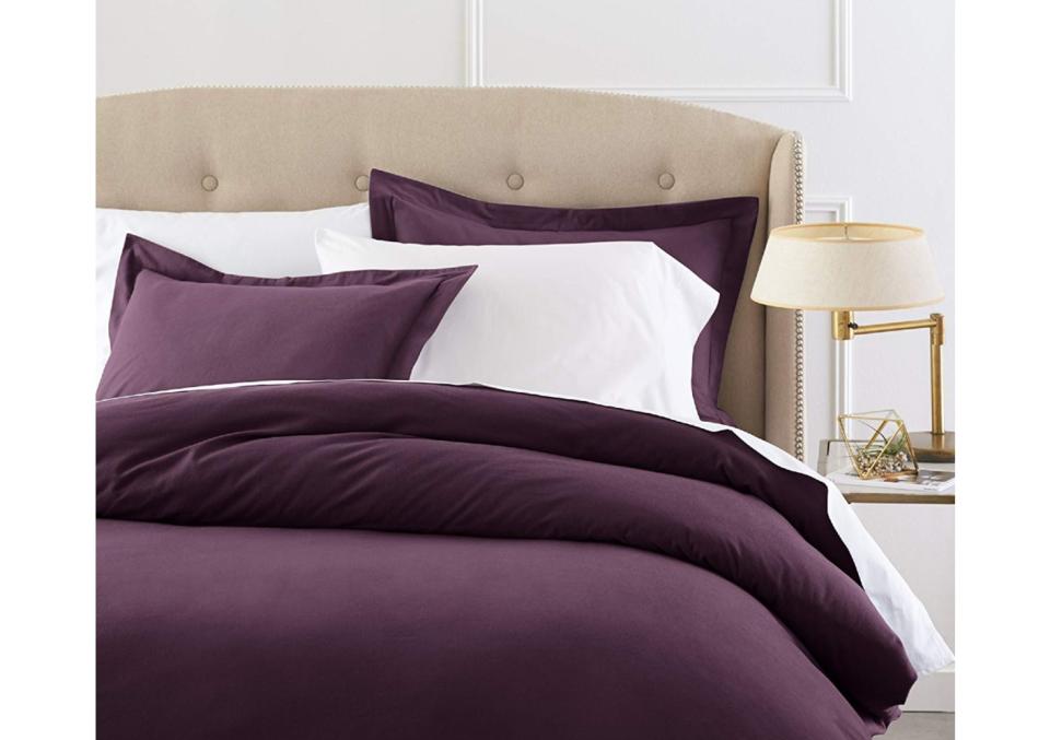 Pinzon Signature Cotton Heavyweight Velvet Flannel Duvet Set. (Photo: Amazon)