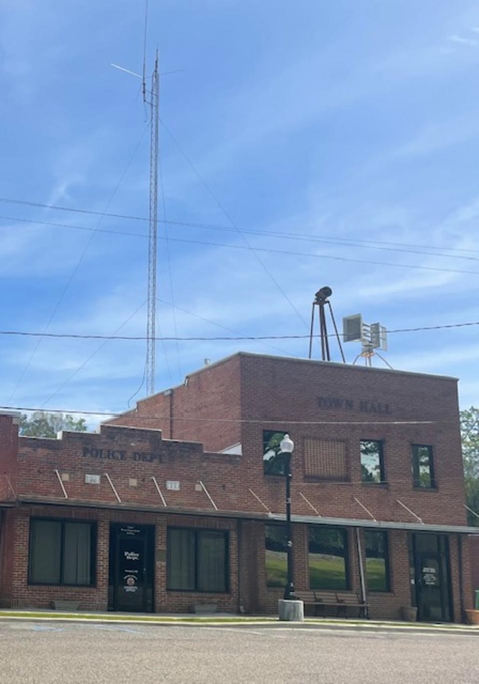 The Vincent Police Department, adjacent to the town hall, now features signage for the Shelby County Sheriff’s Department (Sheila Flynn)