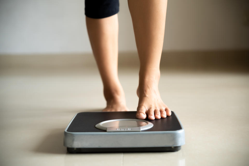 Las dietas súper restrictivas antes de las vacaciones suelen ocasionar el efecto rebote. (Foto: Getty Creative)