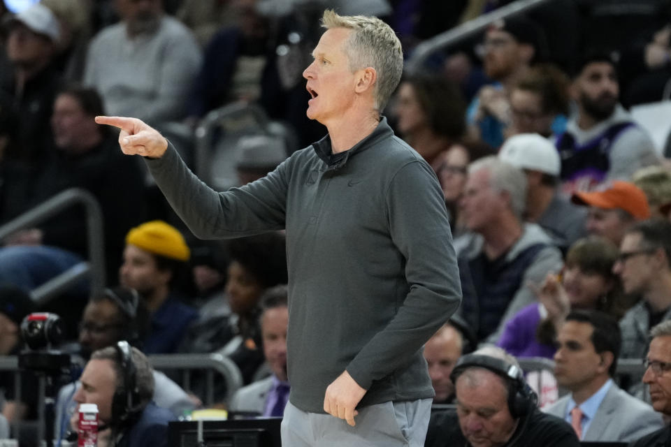 Golden State Warriors head coach Steve Kerr calls a play against the Phoenix Sunsduring the first half of an NBA basketball game, Wednesday, Nov. 16, 2022, in Phoenix. (AP Photo/Matt York)