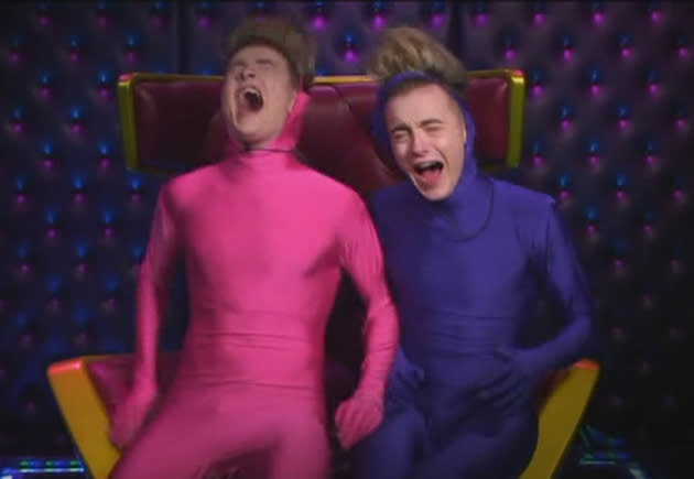 Jedward get a shock. Mwahahaha!