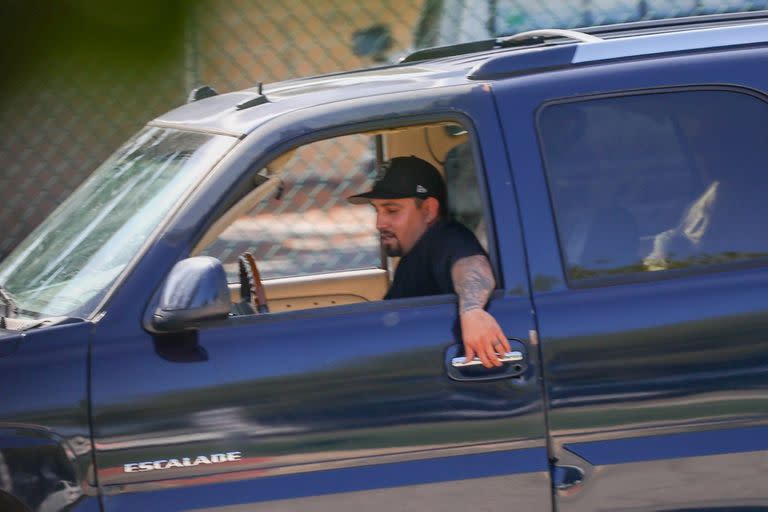 Paul Richard Soliz, esperando a Britney Spears en el aeropuerto de Los Ángeles, el 4 de septiembre. Ese día, la cantante regresó de unas breves vacaciones en Cabo San Lucas, México