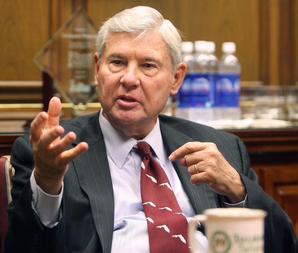 Then Senator Bob Graham meeting with Tallahassee Democrat employees.
(Credit: GLENN BEIL/Democrat)