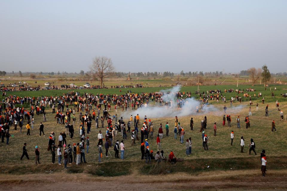 印度農民2月21日在旁遮普省省界的高速公路旁集結，準備朝新德里前進示威。路透社