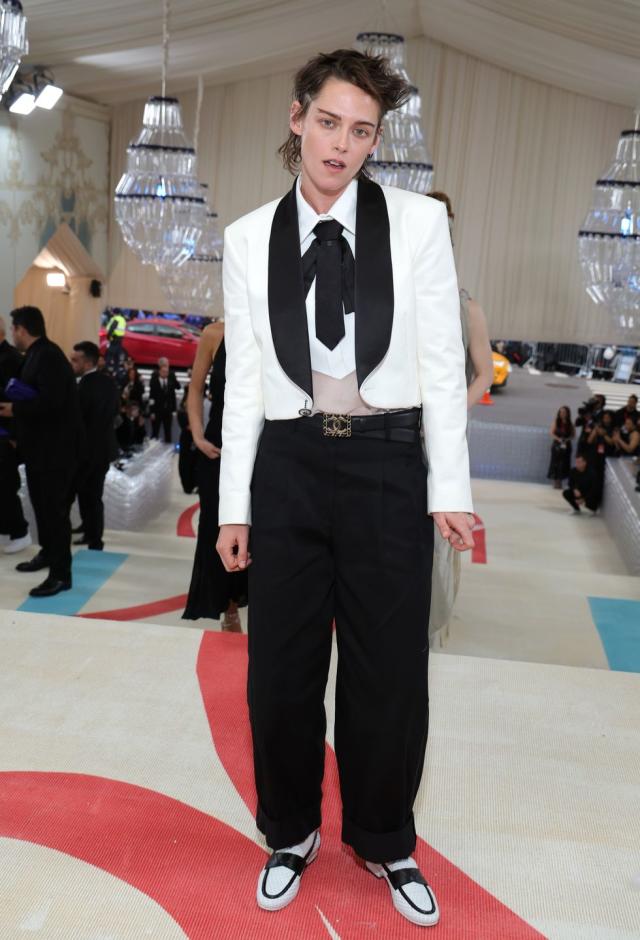 Kristen Stewart Puts a Modern Twist on the Classic Chanel Suit at the 2023 Met  Gala