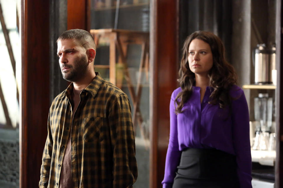 "Scandal" -- "Truth or Consequences" GUILLERMO DIAZ, KATIE LOWES