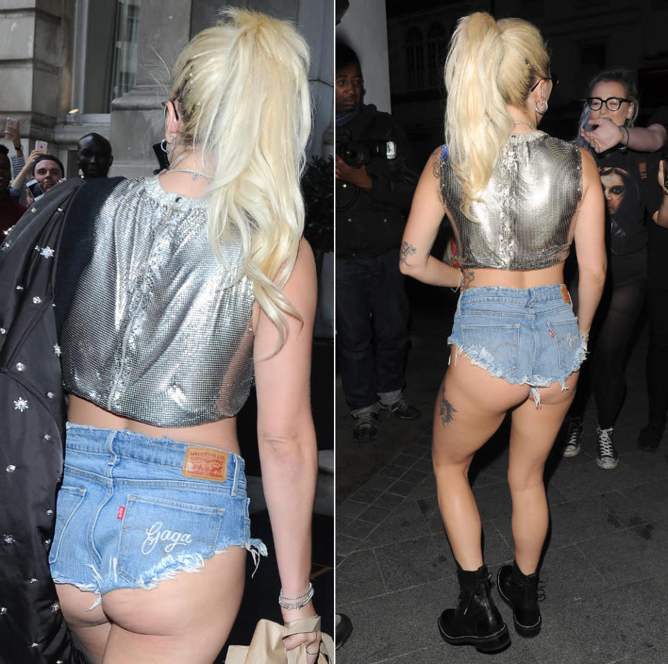 … Kehransicht mit Knackpopo-Alarm wurde auch noch deutlich, dass es sich bei Lady Gagas Hotpants eigentlich eher um so was wie Denim-Dessous handelte! (9. September 2016, Bilder: WENN)