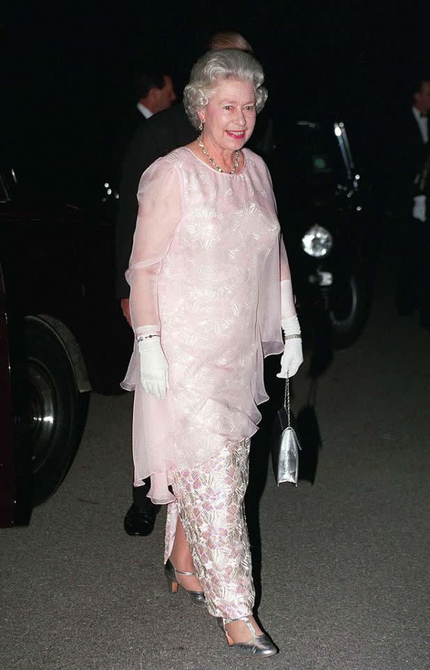 <p>La reine s’est rendue à un banquet finlandais dans une robe de soirée rose pâle. (Photo : Getty Images) </p>