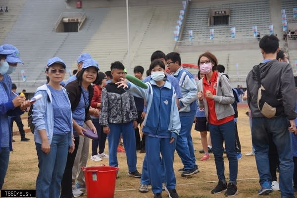 南投縣運會適性體育競賽，特教選手賣力比賽，勇於挑戰自我。<br />(記者蔡榮宗攝)