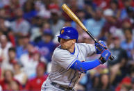 FILE - New York Mets' Brandon Nimmo bats during the second baseball game of the team's doubleheader against the Philadelphia Phillies, Aug. 20, 2022, in Philadelphia. Nimmo is staying with the free-spending Mets, agreeing to a $162 million, eight-year contract, according to a person familiar with the deal. The person spoke to The Associated Press on condition of anonymity Thursday night because the agreement is subject to a successful physical and no announcement had been made. (AP Photo/Chris Szagola, File)