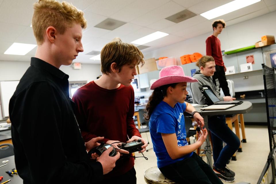 From left, sophomore Reese Mumford, sophomore Micah Problesch, junior Kaiden Steichen, junior Lucas Varner and sophomore Simon Gilbert coordinate their efforts to control their robot during a team practice Thursday.