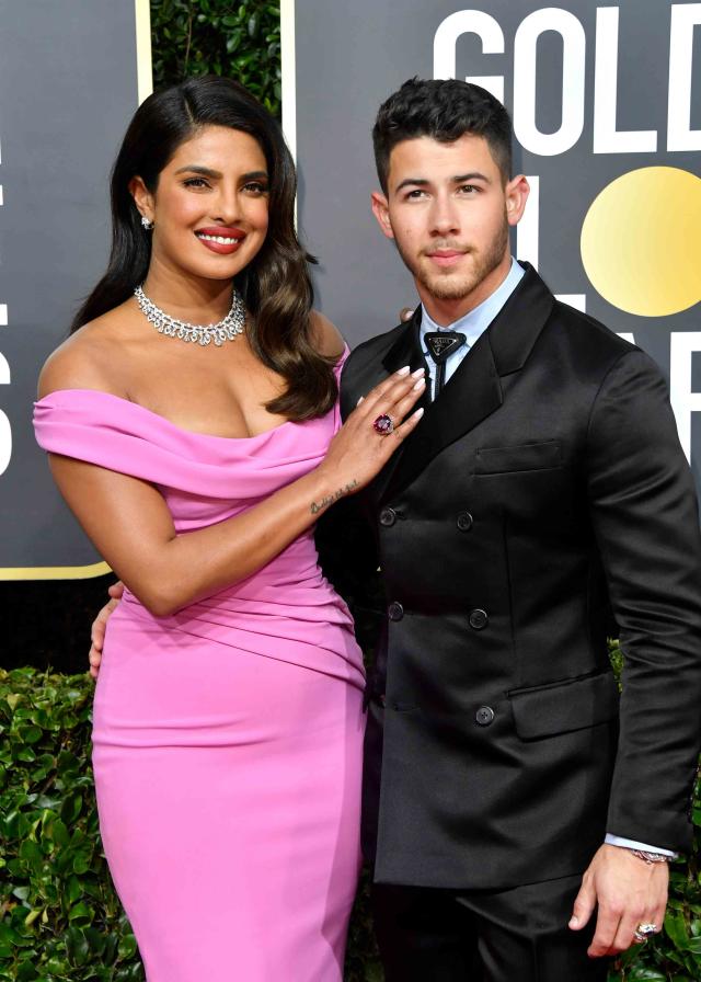 Priyaka Chopras Sexy Porn Videos - Priyanka Chopra's Version of Hot Girl Summer Includes a Checkered Bikini  and Quality Time With Nick Jonas