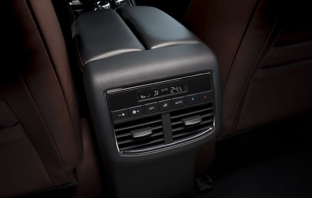 2016 Mazda CX-9 rear climate control photo