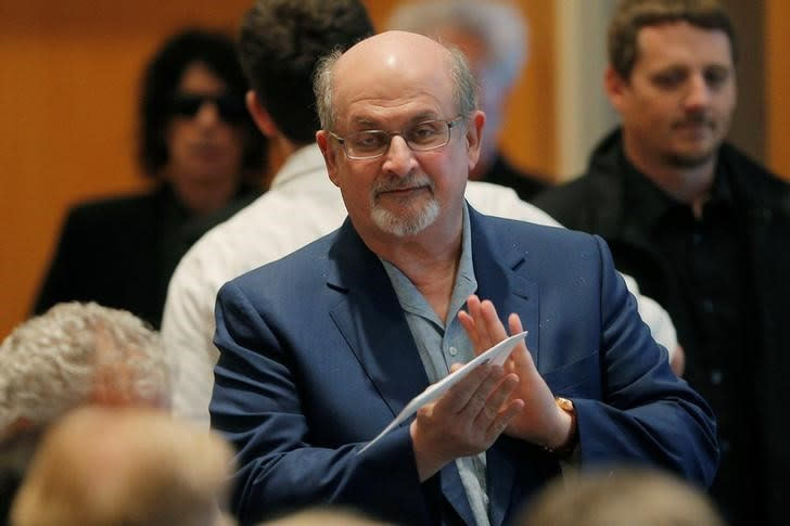 Foto de archivo del escritor Salman Rushdie en un evento en Boston, Massachusetts