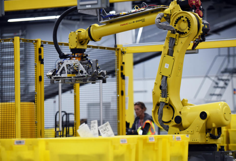 A robot prepares to pick up a tote in an Amazon warehouse in Orlando, Florida. (Getty Images)