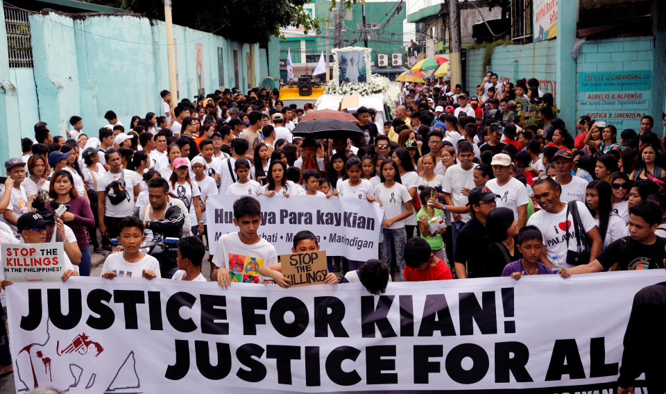 Mourners display a streamer during a funeral march for Kian delos Santos, a 17-year-old student who was killed in Caloocan, Philippines, on Aug. 26. (Photo: Erik de Castro / Reuters)