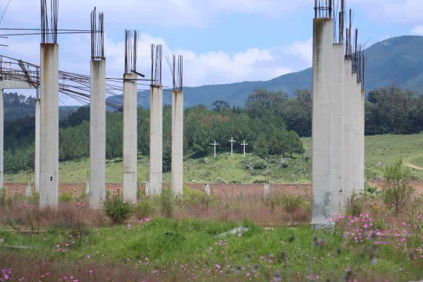 El Hospital Municipal de Santiago Acutzilapan, en Atlacomulco, se encuentra abandonado, pese a que su construcción comenzó en 2012 con una inversión de 15 millones de pesos.